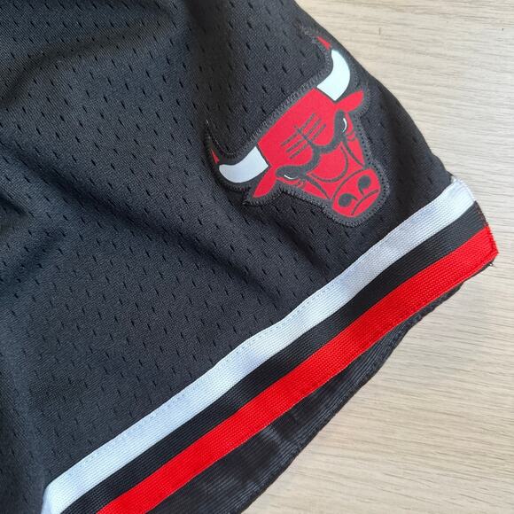Rare Chicago Bulls Mitchell & Ness Short - Size XS New - Picture 2 of 9